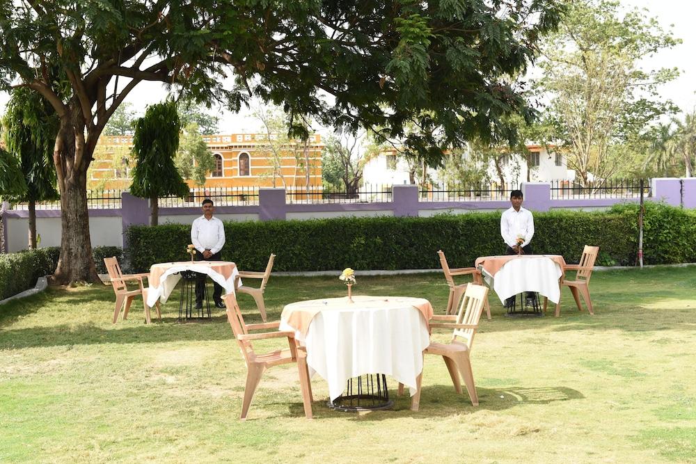 Hotel Lumbini International Bodh Gaya Dış mekan fotoğraf
