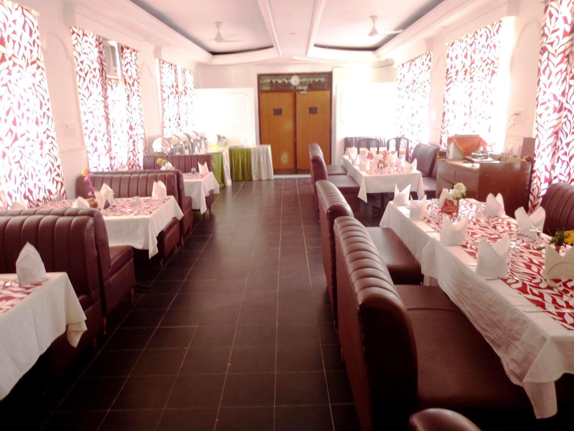 Hotel Lumbini International Bodh Gaya Dış mekan fotoğraf