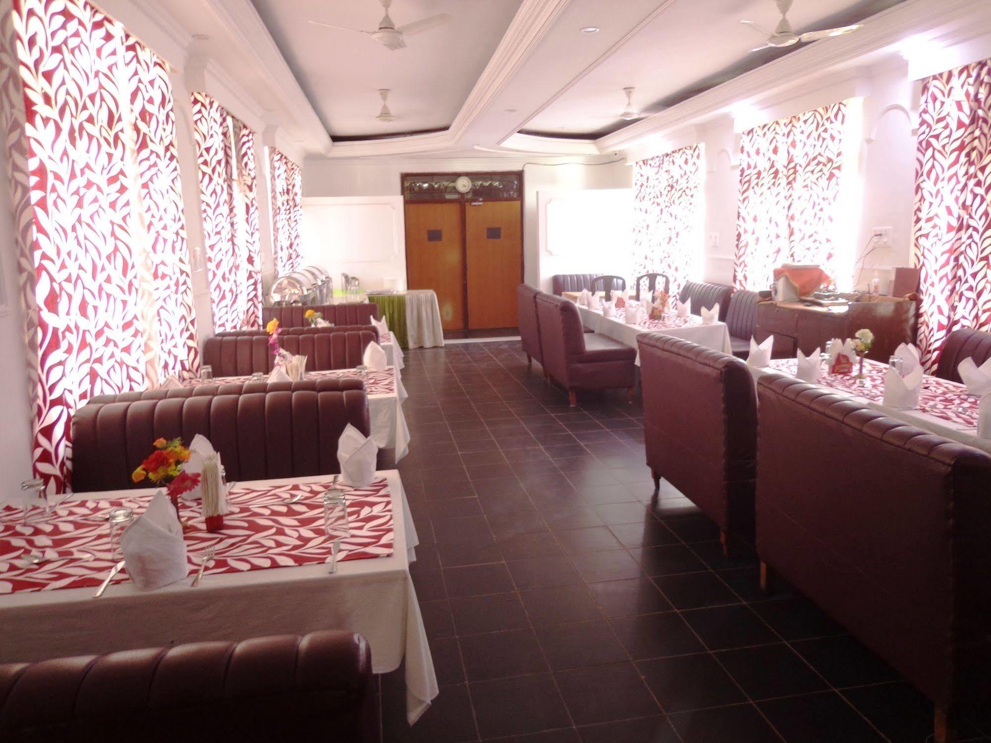 Hotel Lumbini International Bodh Gaya Dış mekan fotoğraf
